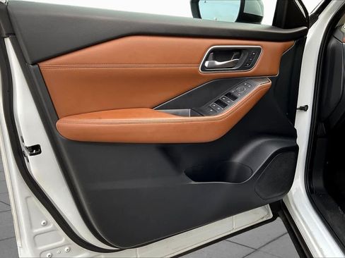 Used 2025 Nissan Rogue Platinum w/ Platinum Premium Package FWD image 43