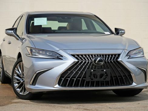 Used 2025 Lexus ES 300h w/ Accessory Package (Z1) FWD image 4