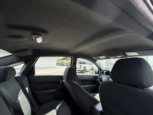 Used 2010 Ford Focus SE image 24