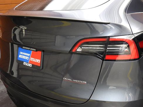 Used 2022 Tesla Model Y Performance image 14
