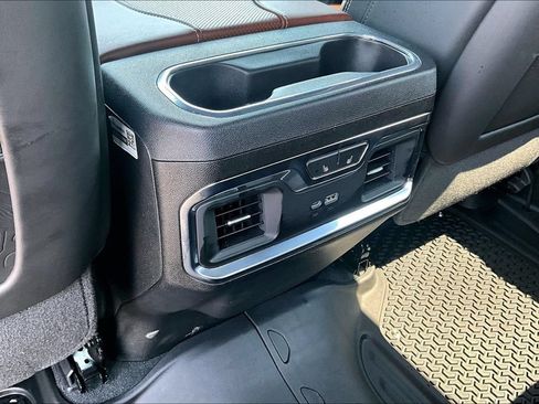 Used 2025 GMC Sierra 3500 Denali Ultimate AWD/4WD image 34