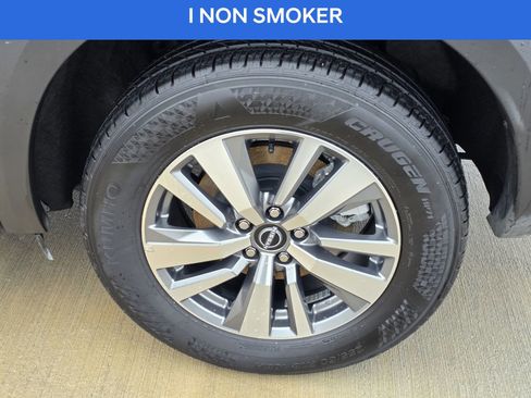 Used 2025 Nissan Pathfinder SL image 10