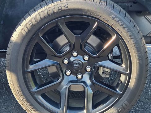 Used 2023 RAM 1500 Laramie image 9