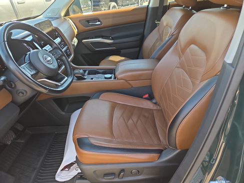 Used 2023 Nissan Pathfinder Platinum image 10