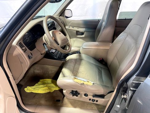 Used 2000 Ford Explorer Eddie Bauer image 23