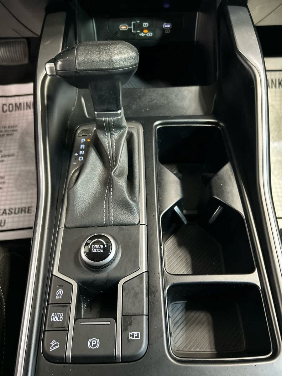 Used 2025 Kia Sorento LX FWD image 7