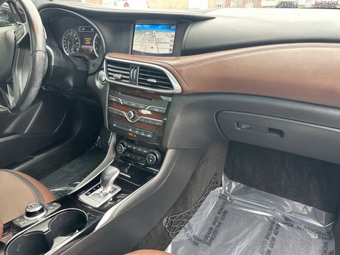 Used 2018 INFINITI QX30 AWD w/ Cafe Teak Theme Package image 10