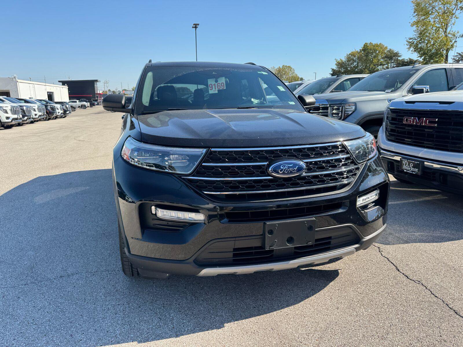 Used 2020 Ford Explorer XLT w/ Equipment Group 202A AWD/4WD image 4