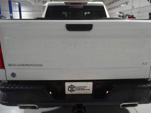 Used 2023 Chevrolet Silverado 1500 LT Trail Boss w/ Convenience Package II image 10