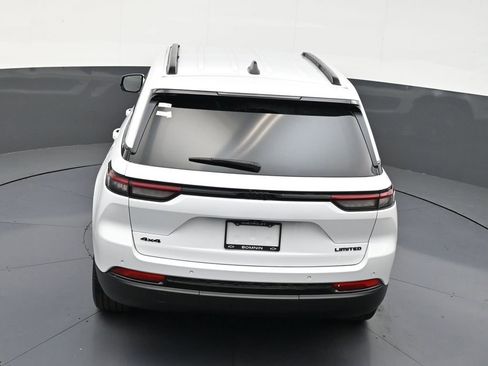 Used 2025 Jeep Grand Cherokee Limited w/ Black Appearance Package image 16