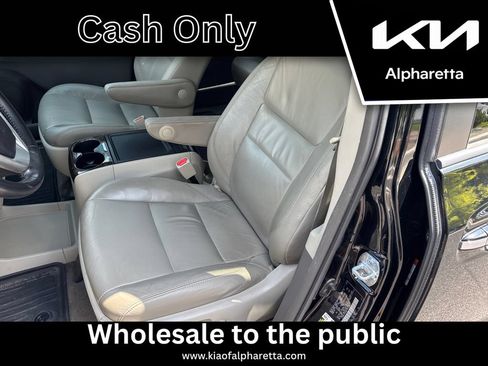 Used 2017 Toyota Sienna XLE w/ XLE Navigation Package FWD image 9
