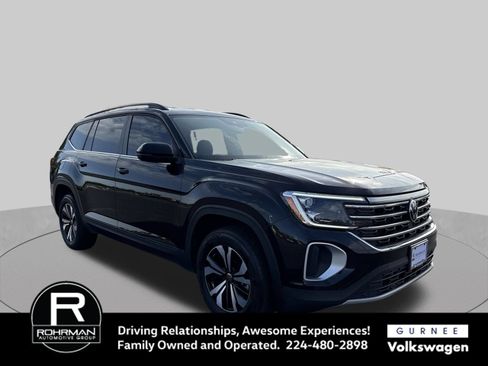 Used 2025 Volkswagen Atlas SE AWD/4WD image 2