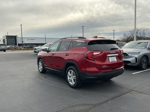 Used 2024 GMC Terrain SLE w/ Driver Convenience Package image 3