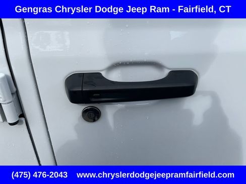 Used 2024 Jeep Wrangler Unlimited Sahara AWD/4WD image 17