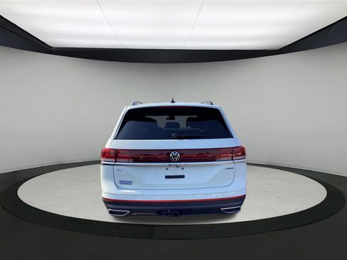 Used 2024 Volkswagen Atlas SE AWD/4WD image 7