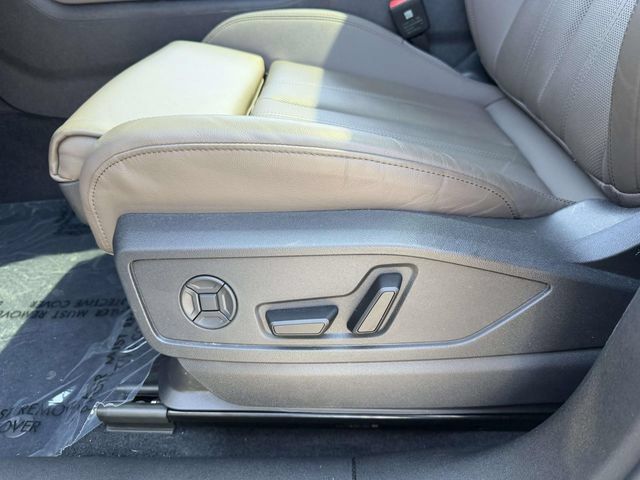 Used 2025 Audi Q5 Premium Plus w/ Premium Plus AWD/4WD image 16