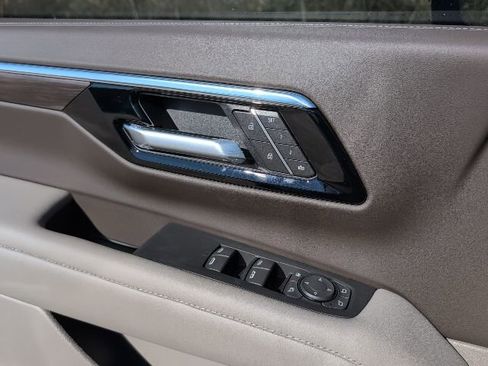 New 2026 Chevrolet Suburban LT w/ Comfort Package image 17