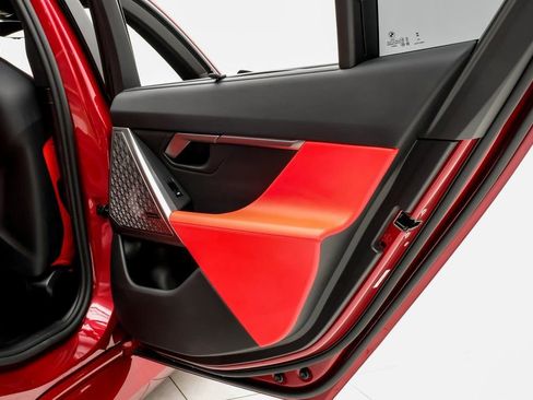 Used 2025 BMW M5 w/ Carbon Package image 41