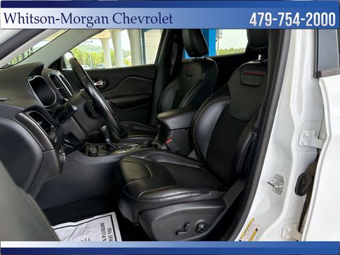 Used 2020 Jeep Cherokee Trailhawk w/ Comfort/Convenience Group AWD/4WD image 9
