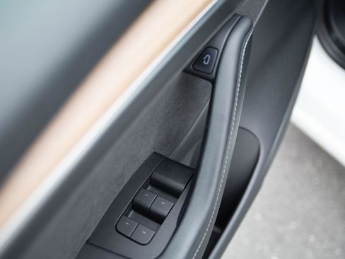 Used 2021 Tesla Model 3 Standard Range Plus image 17