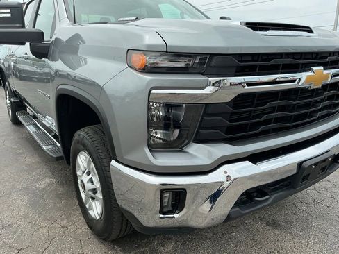 Used 2025 Chevrolet Silverado 2500 LT w/ Convenience Package AWD/4WD image 4