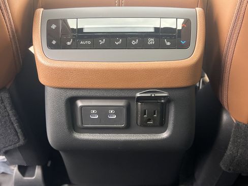 New 2026 Nissan Pathfinder Platinum FWD image 21
