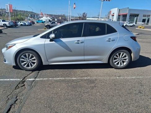 Used 2024 Toyota Corolla SE w/ SE Package image 2