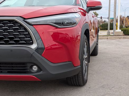 Used 2022 Toyota Corolla Cross XLE image 10