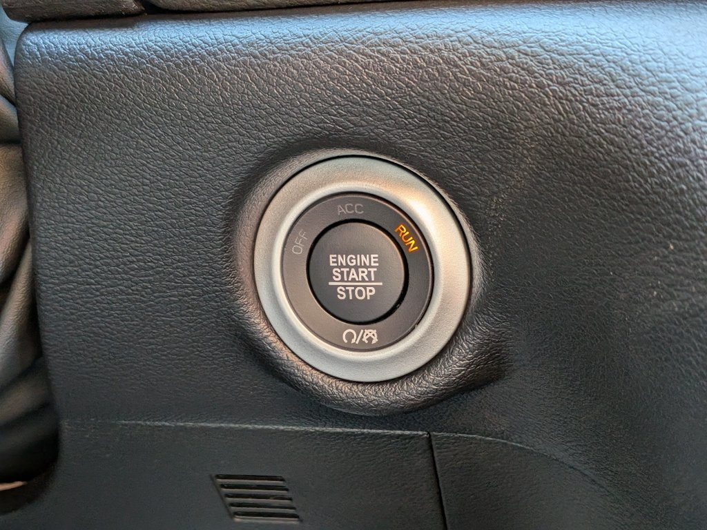 New 2027 Chrysler Pacifica Select AWD/4WD image 32