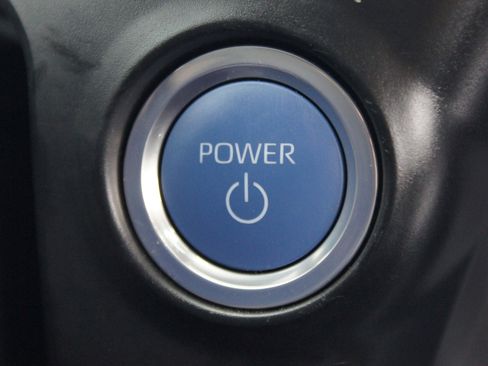 Used 2023 Toyota Sienna XLE Woodland Edition image 10