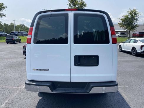 Used 2024 Chevrolet Express 2500 w/ Driver Convenience Package RWD image 4