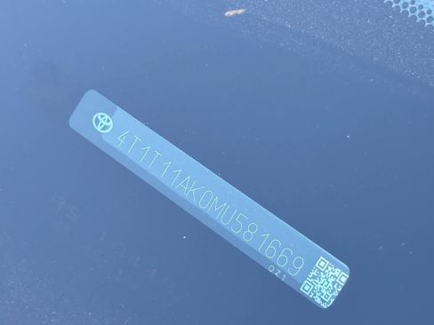 Used 2021 Toyota Camry SE image 18