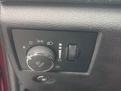 Used 2018 Jeep Grand Cherokee Altitude image 16