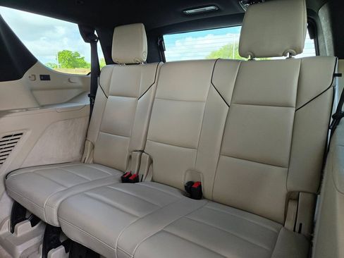Used 2023 Cadillac Escalade Premium Luxury w/ Performance Package AWD/4WD image 16