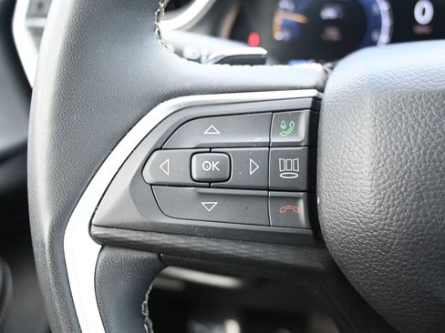 Used 2023 Jeep Grand Cherokee L Laredo image 12