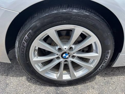 Used 2018 BMW 320i Sedan RWD image 11
