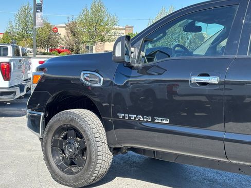 Used 2017 Nissan Titan SV AWD/4WD image 6