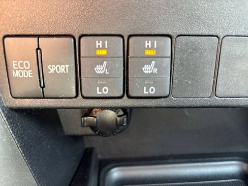 Used 2015 Toyota RAV4 Limited w/ Technology Package AWD/4WD image 17