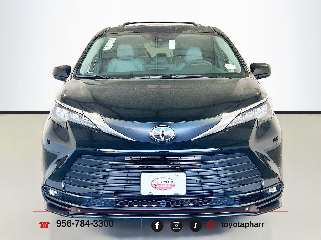 New 2026 Toyota Sienna XLE FWD image 2