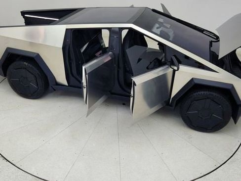 Used 2024 Tesla Cybertruck AWD Crew Cab image 80