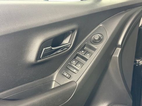 Used 2019 Chevrolet Trax LT w/ LT Convenience Package AWD/4WD image 13