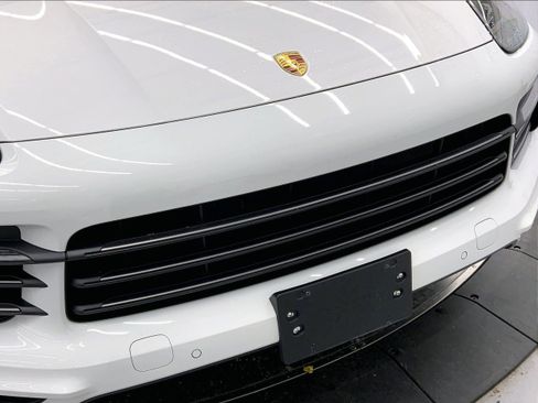 Used 2022 Porsche Cayenne Coupe image 30