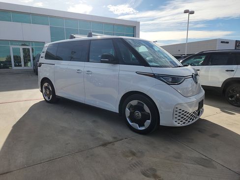 Used 2025 Volkswagen ID. Buzz Pro S image 8