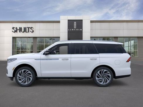 New 2025 Lincoln Navigator Reserve image 3