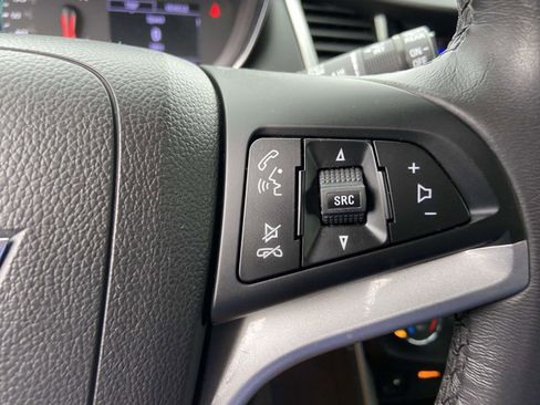 Used 2020 Chevrolet Trax LT w/ LT Convenience Package image 19