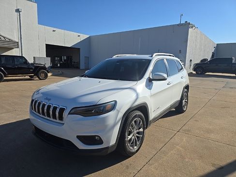 Used 2021 Jeep Cherokee Latitude Plus image 3