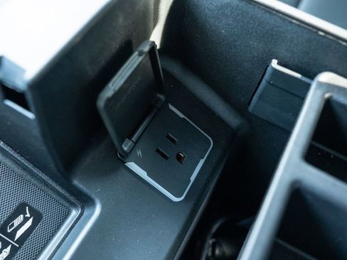 Used 2024 GMC Sierra 1500 SLT image 42