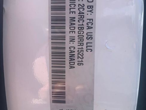 Used 2024 Chrysler Pacifica Touring-L FWD image 9