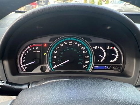 Used 2015 Toyota Venza XLE image 12