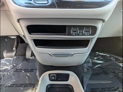 Used 2024 Chrysler Pacifica Touring-L image 13